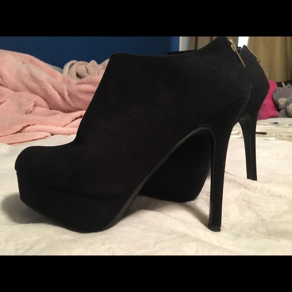 Black velvet heels